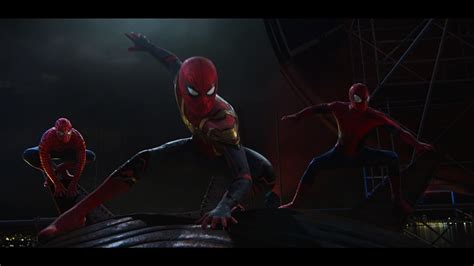 Cena emocionante dos 3 Homens Aranhas em ação Homem Aranha Sem Volta