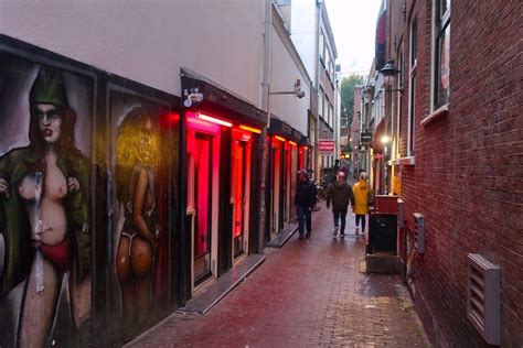 10 Reasons To Do An Amsterdam Red Light District Tour