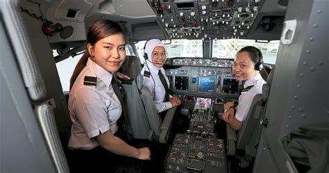 Are you looking for cadet pilot jobs in malindo airlines? Fly Gosh: Malaysia Airlines Pilot Recruitment - Cadet Pilot