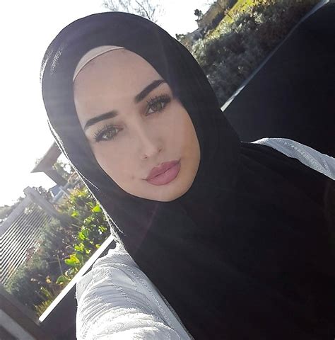 Arab Hijab Big Booty Babe Muslim Chick 1054