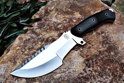 The Benefits Of Custom Tactical Knives