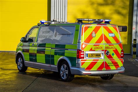 London Ambulance Volkswagen Transporter Lo17 Mwm Har Flickr