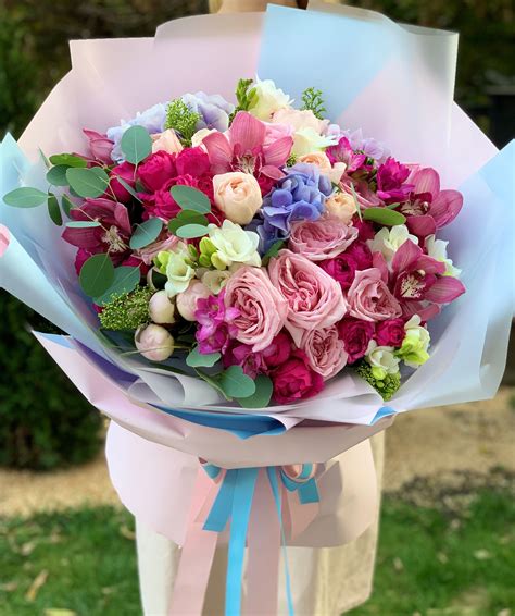 In this article, we'll first discuss what factors are important to consider when crafting romantic bouquets and valentine's flowers. Most romantic flowers for special date: roses, orchid ...