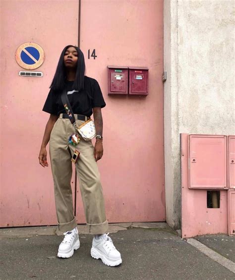 Image About Aesthetic In Streetwear By 𝖙𝖊𝖗𝖊𝖘𝖆 Streetwear Women Streetwear Outfit Streetwear