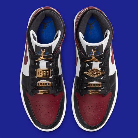 It features a smooth leather construction all thro. Air Jordan 1 Mid WMNS ''Dark Beetroot''/''Gold Pendants ...