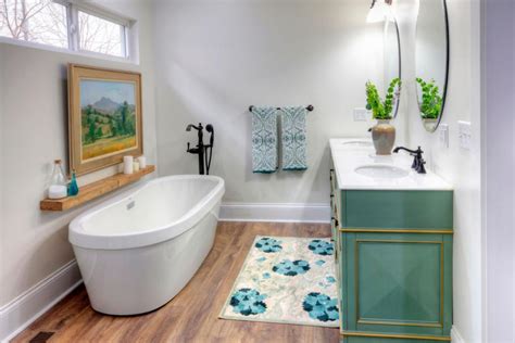 30 Small Bathroom Before And Afters Hgtv