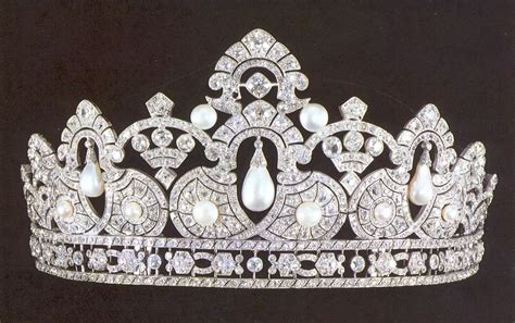 A Gorgeous Diamond And Pearl Tiara Multiple Button Pearls Enclosed