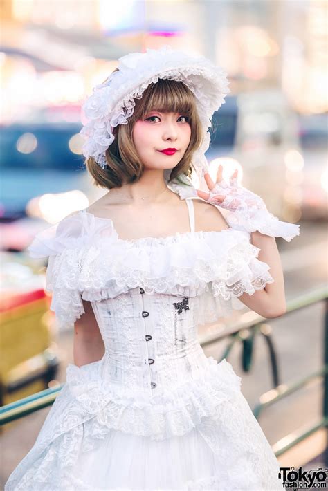 White Lolita Fashion In Harajuku W MR Corset Na H Triple Fortune