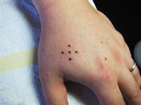 Tatuagens Da Prisão E Os Seus Significados Hand Tattoos Dot Tattoos