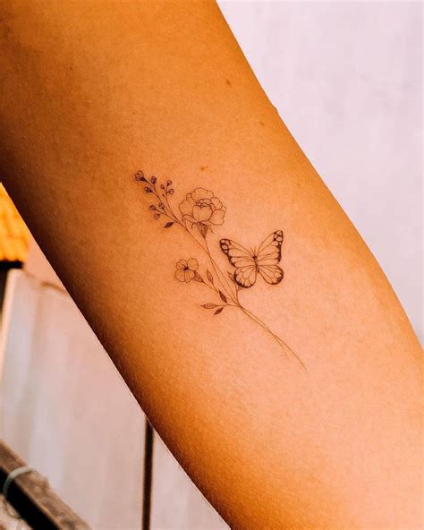 35 Tiny Tattoos Ideas For Women With Meaning Flymeso Blog Subtle Tattoos Elegant Tattoos