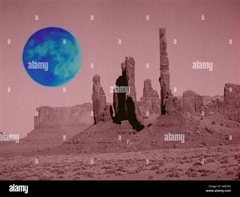 Full Moon Over Monument Valley Hi Res Stock Photography And Images Alamy