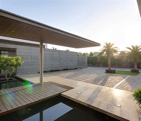 Contemporary house plans, on the other hand, typically present a mixture of architecture that's popular today. | modern-water-featureInterior Design Ideas.