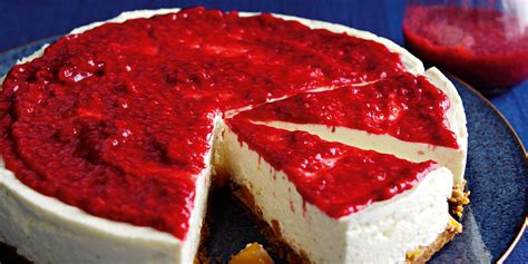 A cheesecake recipe for dessert aficionados that not only tastes excellent but looks absolutely stunning and very impressive when presented to guests. Peach and raspberry cheesecake - Recipes - Co-op