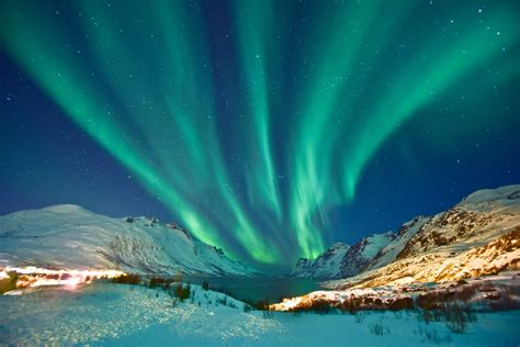 what causes the northern lights the us sun