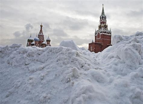 Russias Coldest Winter At 67c Once In A Century Blizzard Buries