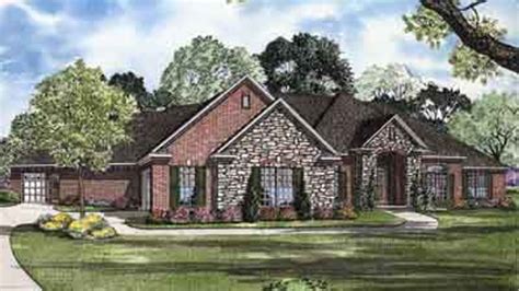 Traditional Style House Plan 3 Beds 45 Baths 3342 Sqft Plan 17