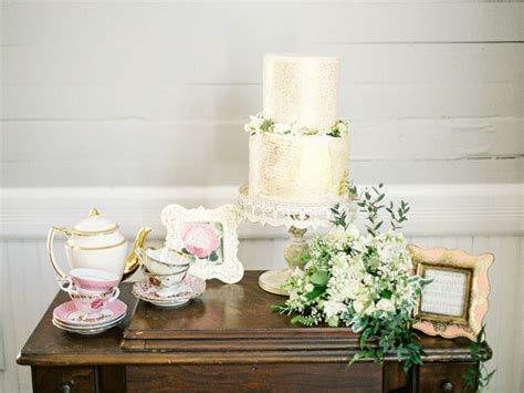 Elegant Winter Wedding Inspiration In Green White And Gold Chic