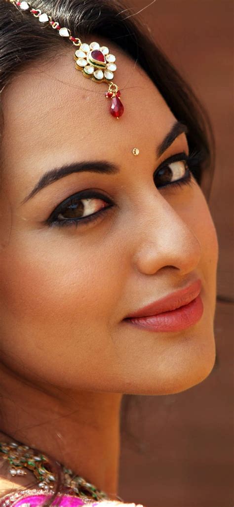 Celebritysonakshi Sinha Indian Actress Face Close Up Hd Phone Wallpaper Pxfuel