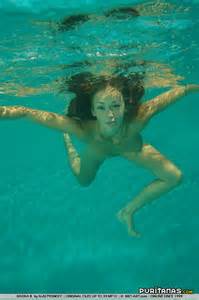 Imagenes Submarinas De Una Chica Desnuda