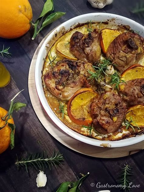 Morbide pepite di pollo saltate in padella con il succo d'arancia, che crea in cottura un irresistibile fondo cremoso: Ossobuco di tacchino arrosto all'arancia e zafferano ...