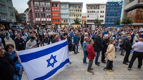 Demonstrationen: Hunderte Menschen bei Solidaritätskundgebung für