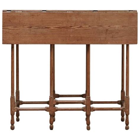 Early 20th Century American Folk Art Pedestal Table For