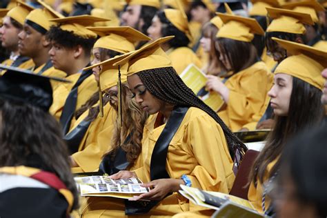 Topeka High School 2023 Commencement Breaking News In Usa Today