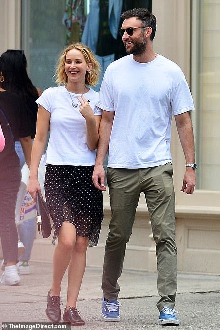 Jennifer Lawrence Dan Cooke Maroney Menikah Gelar Pesta Sampai Jam