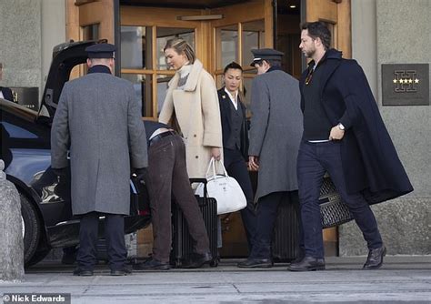 Karlie Kloss Checks Out Of Her Five Star Hotel After Attending Dasha