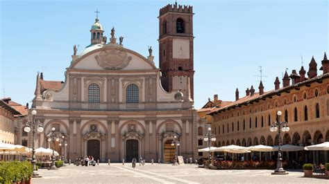 Vigevano Cosa Vedere Dove Mangiare E Dormire Guida 2024