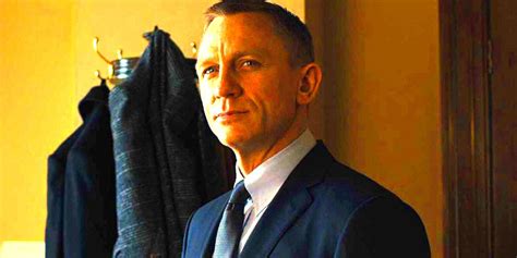 Daniel Craig Stopping After Skyfall Avoids 2 James Bond Problems