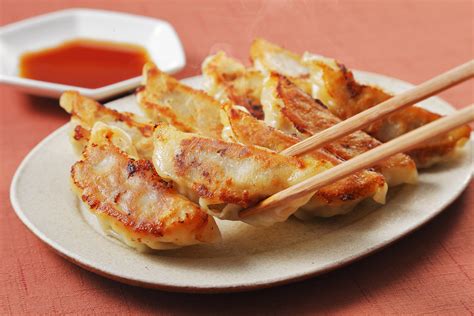 Use the verb's ない form. 【冷凍餃子のおすすめ5選】フードアナリストが選ぶ｜焼き方の ...