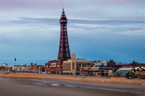 The town is on the irish sea, between the ribble and wyre estuaries, 15 miles (24 km) west of preston, 27 miles (43 km). Visiting Blackpool Tower in Blackpool | englandrover.com