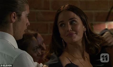 Neighbours Jodi Anasta Flirts With Travis Burns Before He Kisses