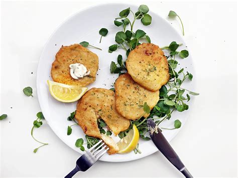 A little bit of mayonnaise, panko, and an egg keep it all together, and the bell peppers and scallions add some fresh flavor dredge the cakes in additional panko crumbs until completely covered. Keto Crab Cakes Recipe - Delicious and Easy to Make