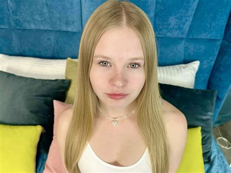 stelabrown blond teen babe webcam
