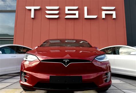 Économie Elon Musk Promet Une Tesla à 25 000 Dollars Dans Trois Ans