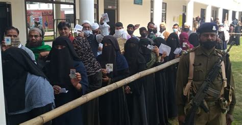 زبردست جوش و خروش کے ساتھ لوگوں نے ڈالے ووٹ، سہارنپور اور دیوبند میں پر امن طریقہ سے ووٹنگ