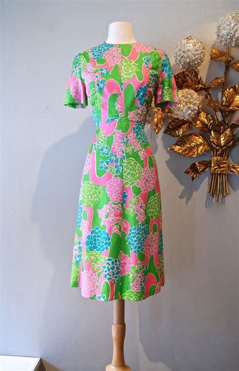 60s dress vintage 1960 s vibrant floral wiggle by xtabayvintage 68 00 1960s outfits vintage