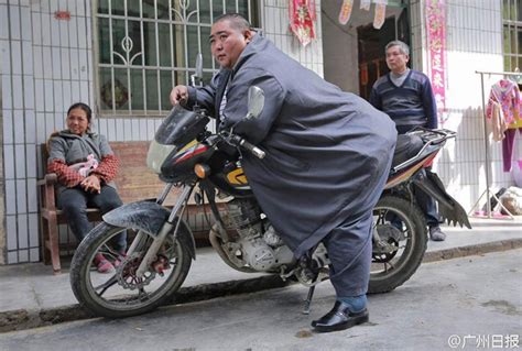China S Fattest Man Weighs 261kg 2 People S Daily Online