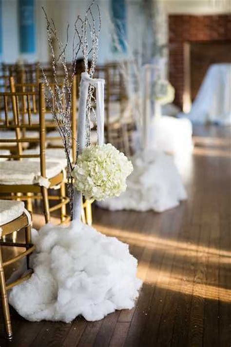 25 Romantic Winter Wedding Aisle Décor Ideas Deer Pearl Flowers