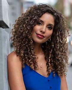 40 Best Shoulder Length Curly Hair Cuts Styles In 2022