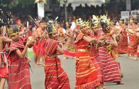 See more of baju tradisional on facebook. Tarian Likurai Asal Belu Dipentaskan di Istana Negara - VoxNtt.com