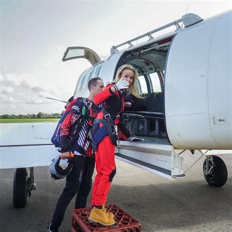 Amanda Holden Screams As She Dives Out Of A Plane At 13 000ft