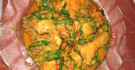 It is made up of chicken that cooked in spicy red and green chili pepper. Resep Ayam rica rica kemangi oleh Dapur Sachi - Cookpad