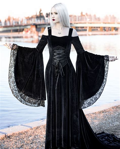 Medieval Gothic Renaissance Dress