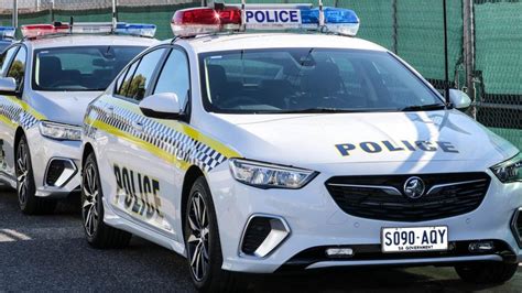 New Holden Commodore Earns Its Police Stripes Joins Trial With Kia