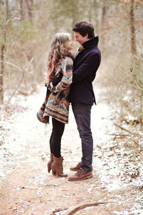 Outdoor Winter Engagement Photo Ideas