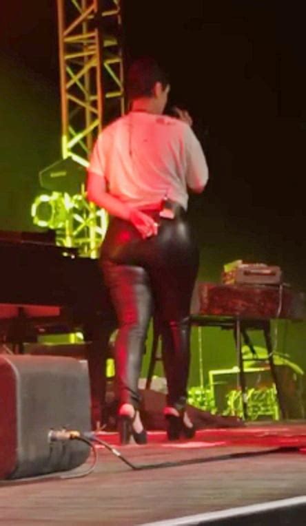 Nelly Furtado Fat Ass In Stretchpants 9gag