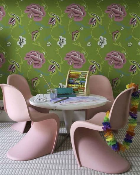 Inspiring Ways To Decorate With Wallpaper 1